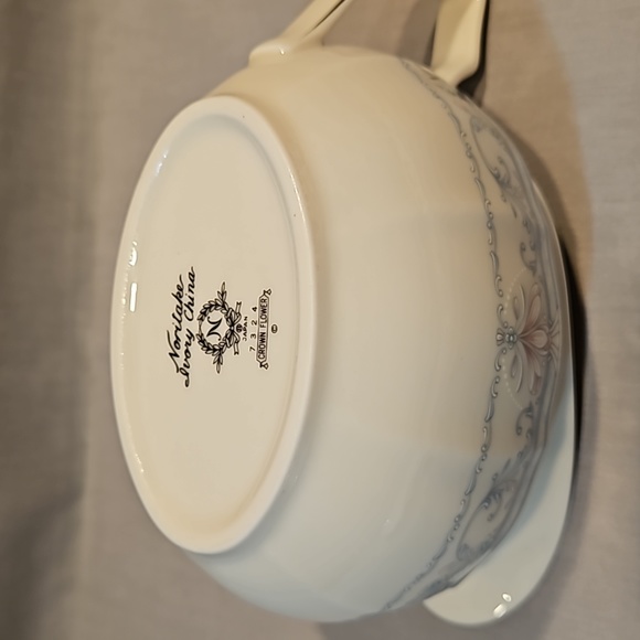 New Noritake Crown Flower 7324 Gravy Boat w/Underplate Ivory China - Picture 11 of 11